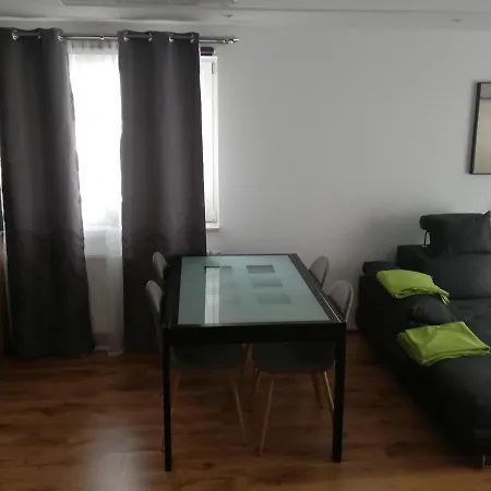 Apartment Mit Aussicht Auf Burg *